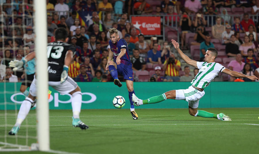 Las mejores imágenes del partido entre el l Barcelona y el Betis, correspondiente a la primera joranda de Liga. 