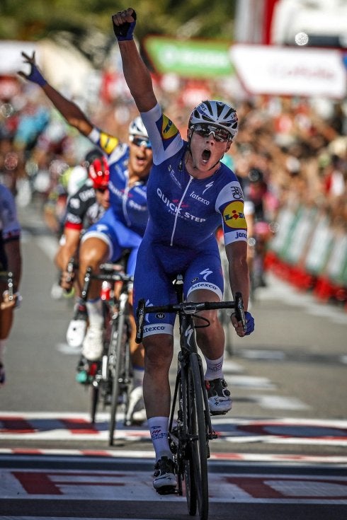 Yves Lampaert ganó la segunda etapa en Narbone y es nuevo maillot rojo de líder de la Vuelta. :: efe