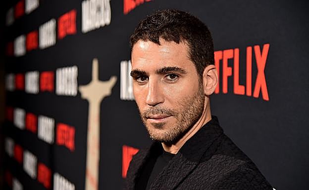 Miguel Ángel Silvestre posa en la premier de la serie en Nueva York.