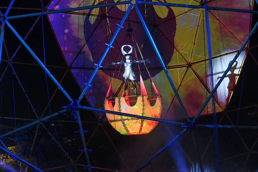 El evento más famoso del mes de agosto que reune a miles de personas en las calles del centro de la ciudad. Espectáculos y decorados de luces llamativas durante todo el fin de semana