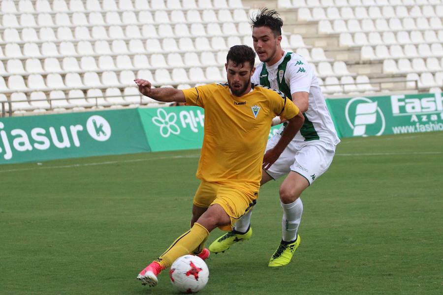 El Marbella arranca un punto en su visita al Córdoba B gracias a un buen Wilfred, con buenas intervenciones en la segunda mitad de un duelo que fue a más en ocasiones de gol.