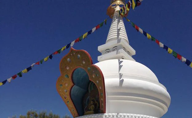 La estupa budista de Kalachakra es el gran símbolo del recinto. 