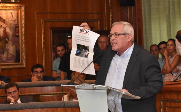 Rafael Piña interviene en el pleno.