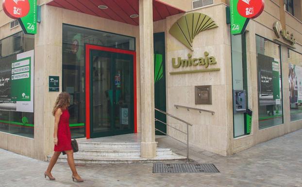 La Junta multa a Unicaja con 3,15 millones por cláusulas abusivas en las hipotecas