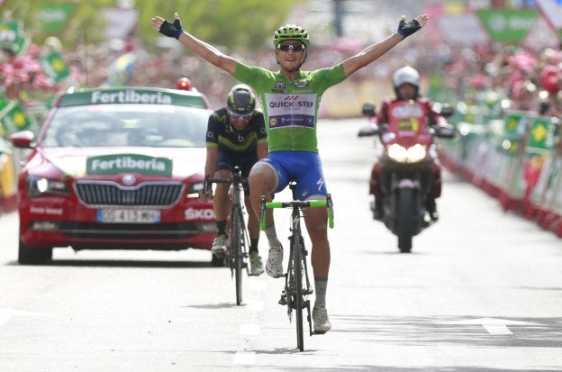 Matteo Trentin gana su segunda etapa de la Vuelta por delante del murciano Rojas. :: Javier Lizón / efe