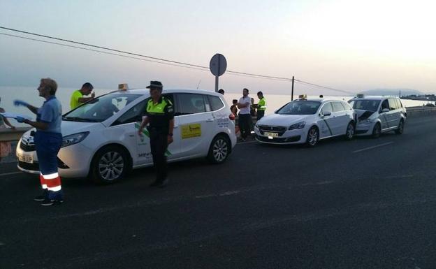 Imagen de los taxis siniestrados en Valle-Niza