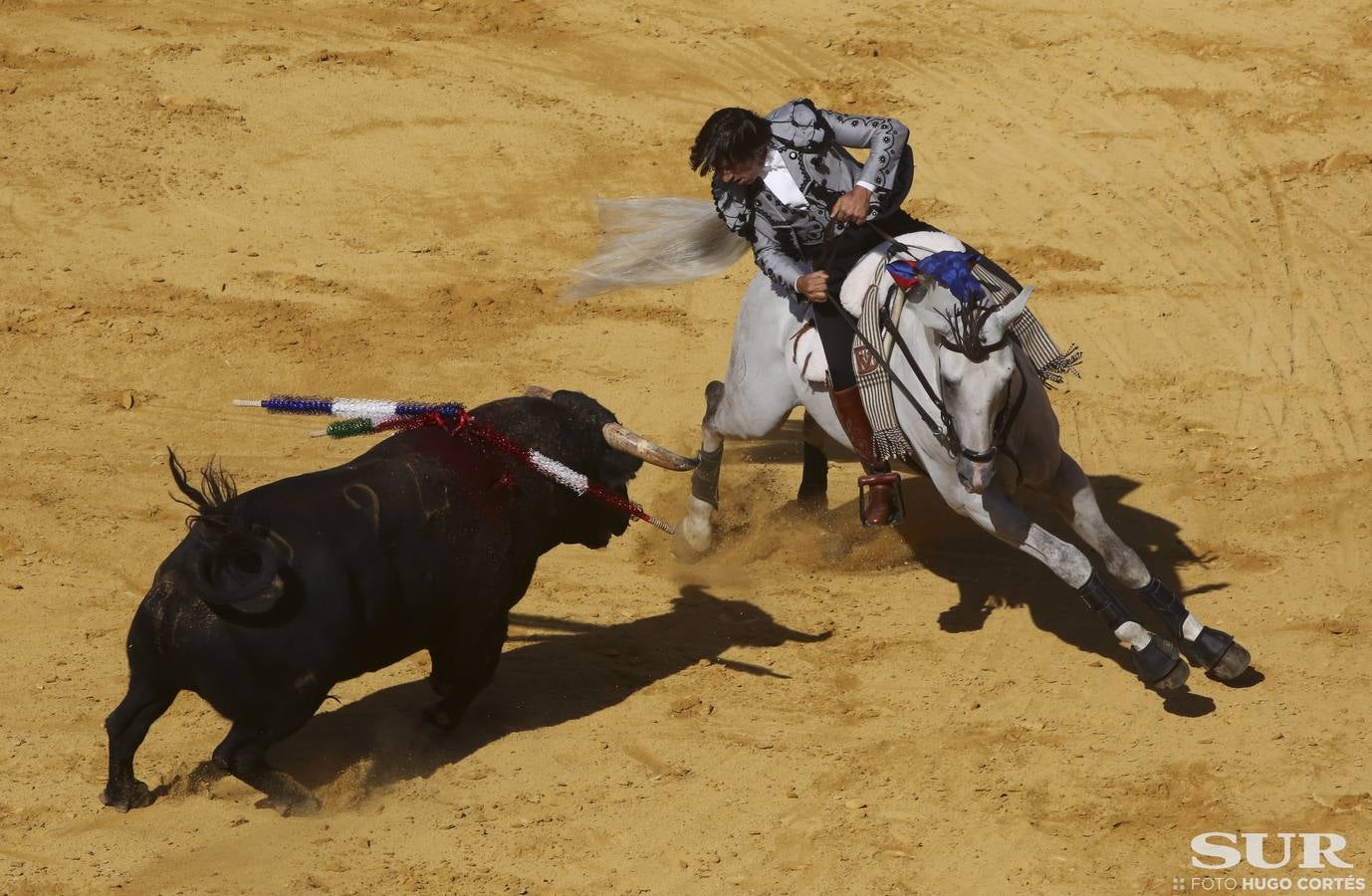 El diestro corta 2 orejas en el último toro de su carrera en una Goyesca en la que destacaron Perera y Cayetano a pie y el rejoneador Diego Ventura
