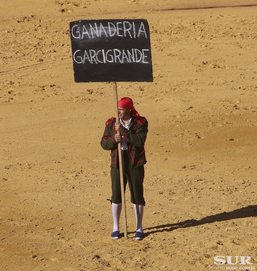El diestro corta 2 orejas en el último toro de su carrera en una Goyesca en la que destacaron Perera y Cayetano a pie y el rejoneador Diego Ventura