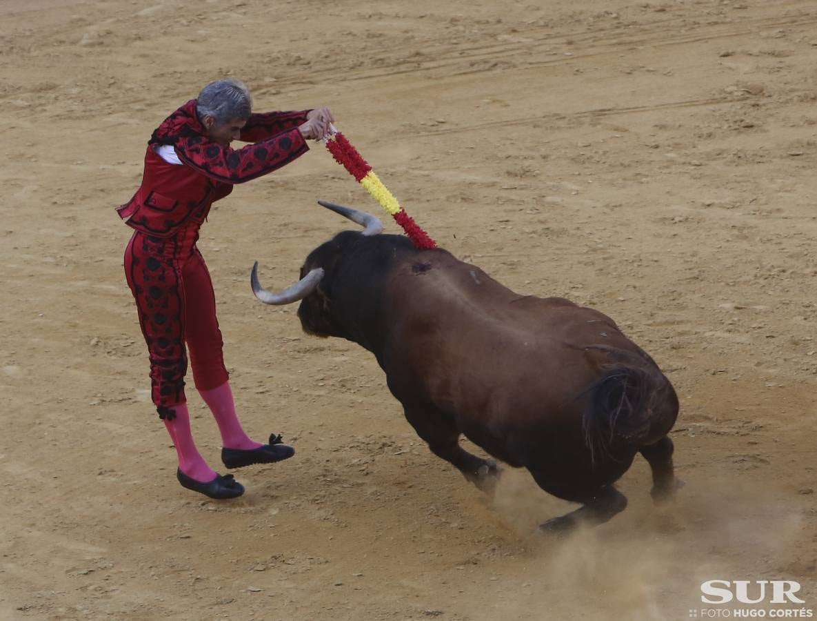 El diestro corta 2 orejas en el último toro de su carrera en una Goyesca en la que destacaron Perera y Cayetano a pie y el rejoneador Diego Ventura