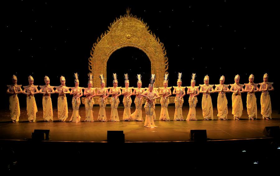 Miembros de la Compañía Artística China de personas discapacitadas realizan su espectáculo "My dream" en el Teatro Jorge Eliecer Gaitán en Bogotá, Colombia. Una programación repleta de danza, música y poesía China. 