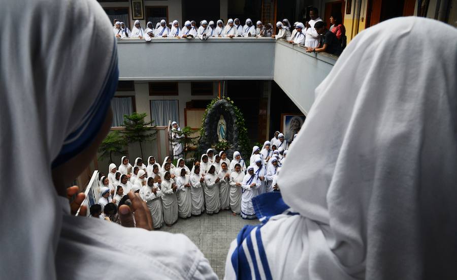 Varias ceremonias por el mundo en conmemoración del 20 aniversario del fallecimiento de la Madre Teresa de Calcuta. 