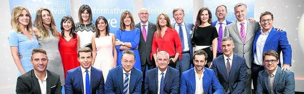 Sin cambios. TVE presentó ayer la nueva temporada de informativos con sus rostros habituales en primera línea. Ana Blanco seguirá al frente del TD-2 (y ya son 27 años presentando) y Pilar García Muñiz, en el TD-1. En el fin de semana toman el testigo Pedro Carreño y Raquel Martínez, mientras que Álvaro Zancajo continúa como director de Canal 24 Horas, que cumple 20 años el próximo 15 de septiembre. 