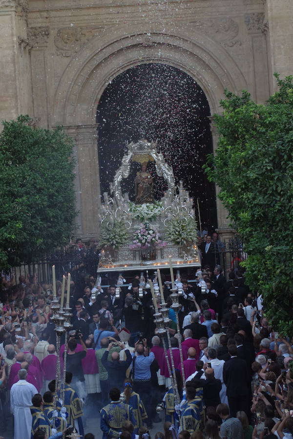 El cortejo partirá a las 19.30 horas de la Catedral, donde por la mañana el obispo ha presidido una misa y una ofrenda floral