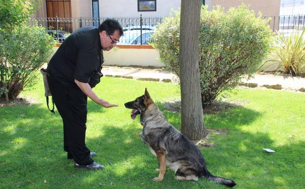La perra policía Laika se jubila en Ronda