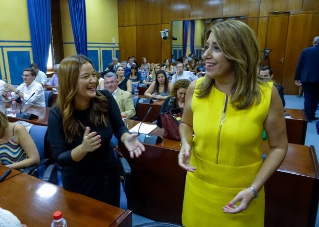 Susana Díaz, en la reunión ayer con el grupo socialista. 