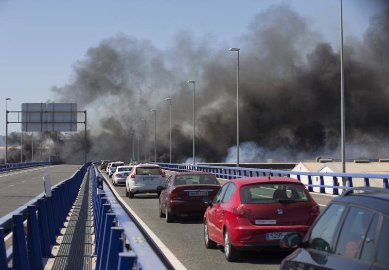 El fuego obligó a cortar el nuevo acceso al aeropuoerto