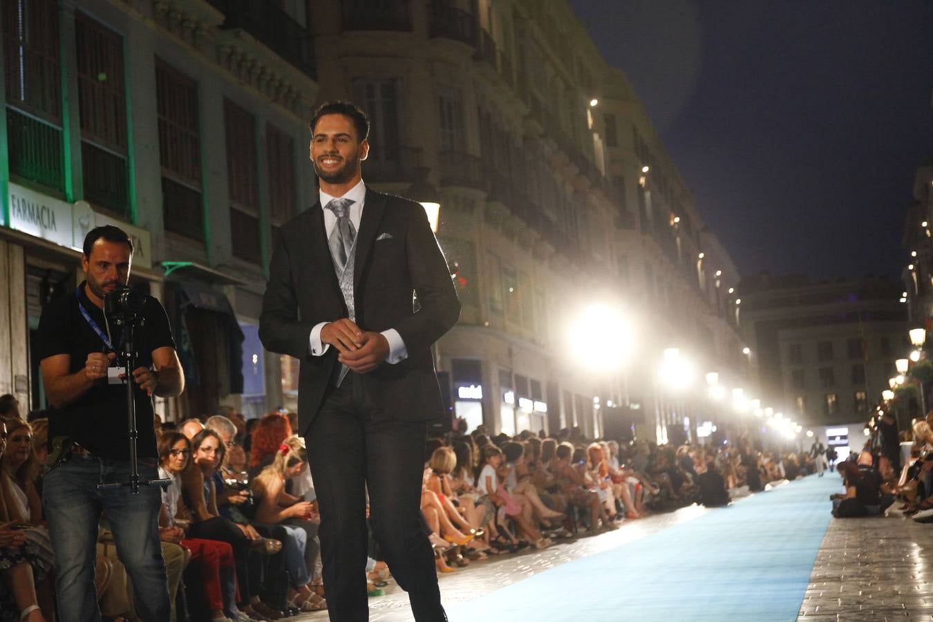 Málaga capital celebra su cita con la moda sobre la alfombra azul más larga de Europa