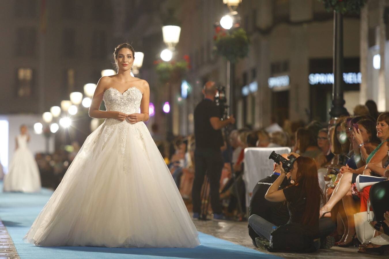 Málaga capital celebrasu cita con la moda sobre la alfombra azul más larga de Europa