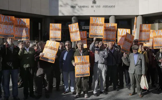 Afectados por los fraudes de Fórum Filatélico y Afinsa.