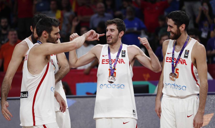 La selección española de baloncesto venció a Rusia en el duelo por el metal y último encuentro de Juan Carlos Navarro como internacional.