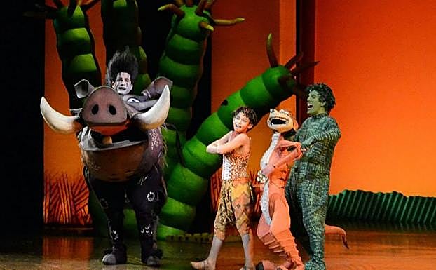 Cristian López, en un momento de la actuación de ‘El Rey León’ en la Gran Vía.