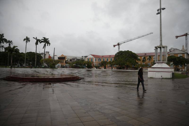 Tras provocar importantes daños en la pequeña isla antillana, el huracán vuelve a alcanzar la categoría 5 y se dirige a Saint Croix y Puerto Rico