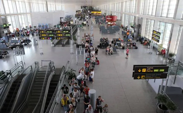 El hombre fue arrestado tras mostrarse nervioso en un control aleatorio de la Guardia Civil en el aeropuerto de Málaga.