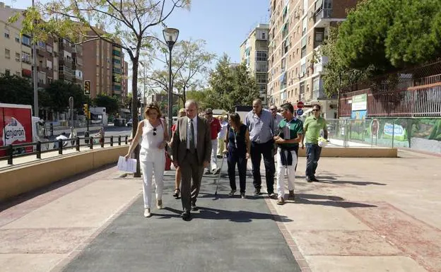 De la Torre visita las obras del carril bici en Nuestra Señora de los Clarines