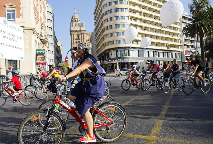 Más de 15.000 ciclistas han tomado esta mañana las calles de la ciudad en una actividad enmarcada en la Semana de la Movilida