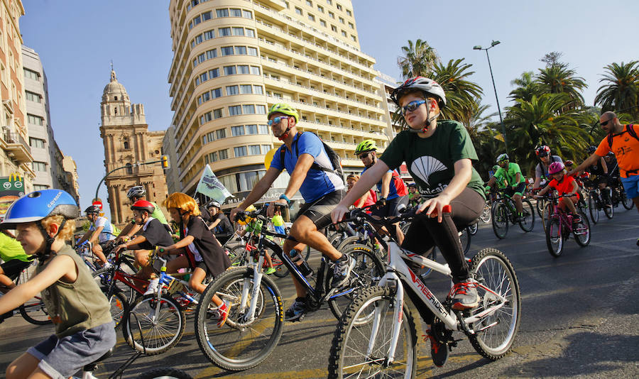Más de 15.000 ciclistas han tomado esta mañana las calles de la ciudad en una actividad enmarcada en la Semana de la Movilida
