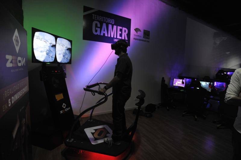 El local ofrece una experiencia total para los amantes de los deportes electrónicos