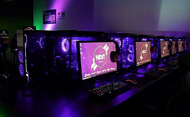 La zona principal de Next eSports está destinada al juego en red desde PC. 