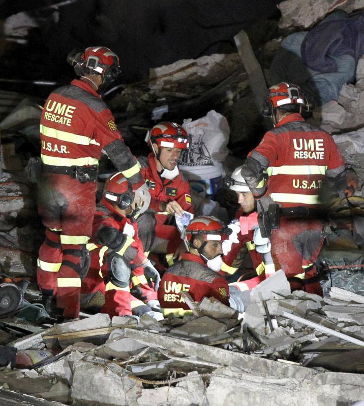 La novia del aparejador, presente en las taeas de rescate en el edificio 