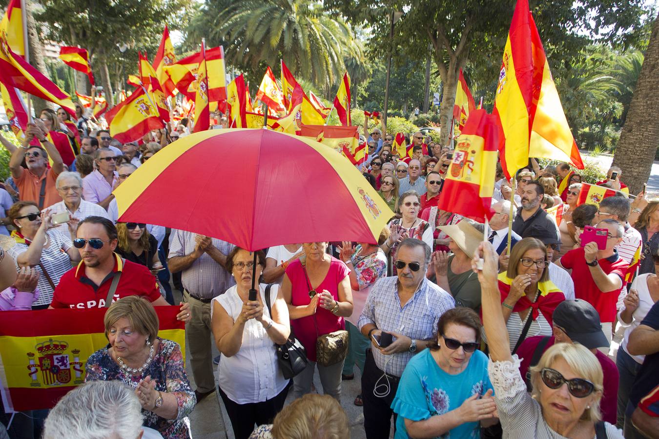 Cerca de un millar de personas acuden a una convocatoria de la Fundación Deanes bajo el lema 'España Somos Todos'