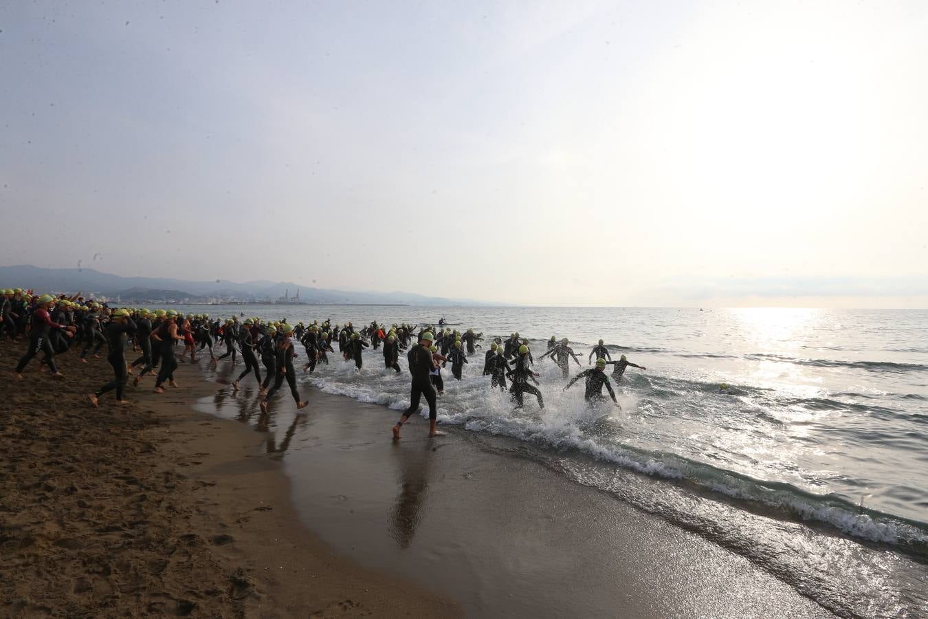 La playa de la Misericordia acoge las pruebas durante la mañana de este domingo