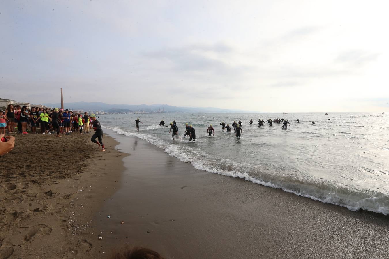 La playa de la Misericordia acoge las pruebas durante la mañana de este domingo