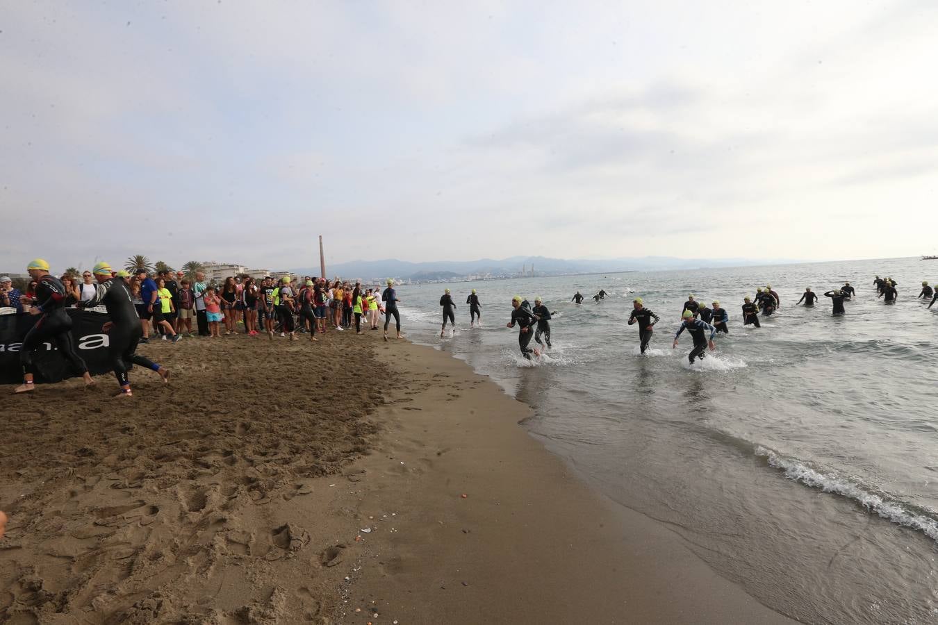 La playa de la Misericordia acoge las pruebas durante la mañana de este domingo