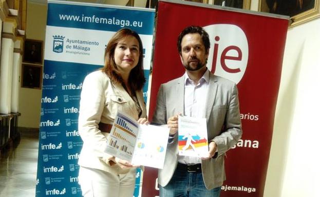 La concejala de Reactivación Económica, Promoción Empresarial y Fomento del Empleo, María del Mar Martín Rojo, y el presidente de AJE Málaga, Enrique de Hoyos.