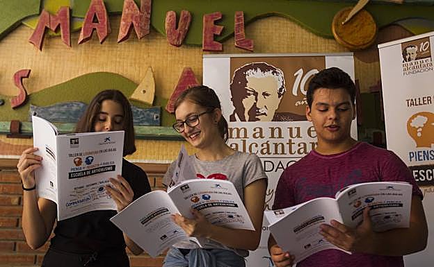 Hoy estudiamos a Manuel Alcántara