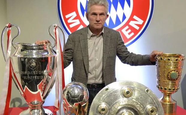 Jupp Heynckes posa con los trofeosa logrados en el Bayern en 2013. 