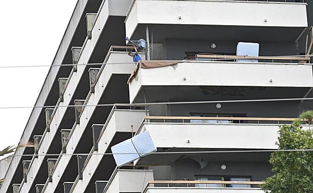 El hotel está siendo vaciado de todo el mobiliario y decoración antes de iniciar las obras. 