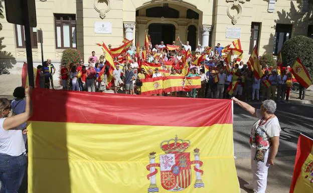 Casi 200 personas se concentraron en Málaga