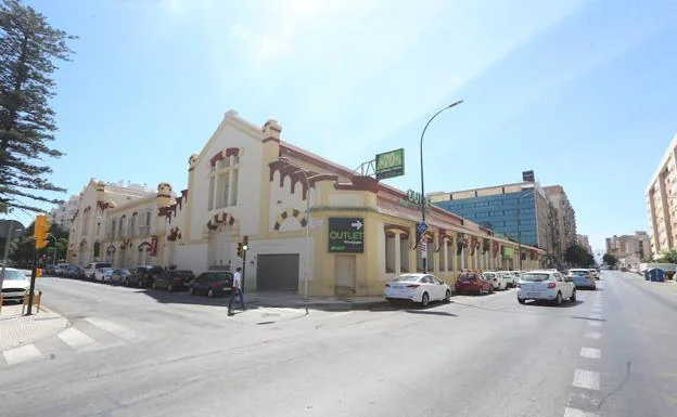 Aspecto actual del edificio, que albergó originalmente la industria Metalgráfica Lapeira y el supermercado Gaybo en los años ochenta del pasado siglo.