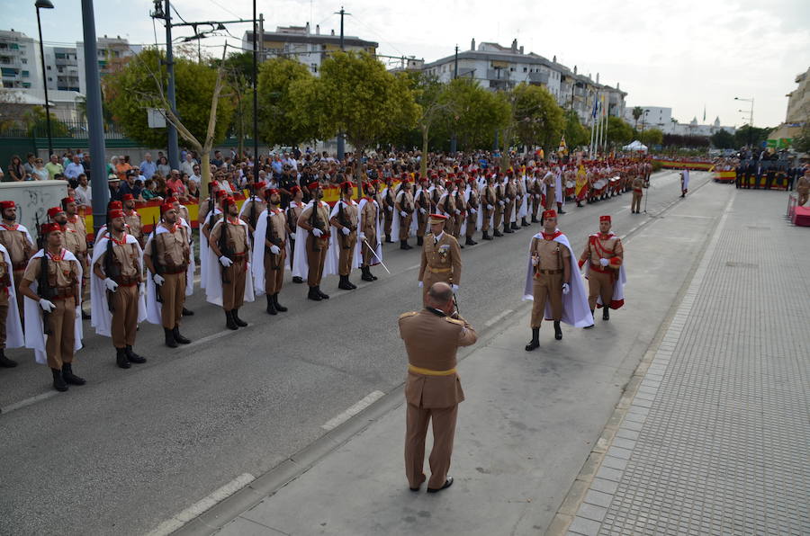 Más de 300 personas juran o prometen "su compromiso con España" ante la enseña patria en un acto organizado por el Grupo de Regulares de Melilla 52 y la Archicofradía del Rico y la Piedad de Vélez-Málaga