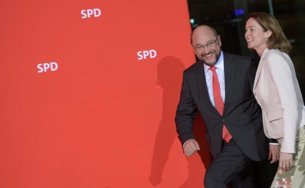 El líder del SPD, Martin Schulz, y Katarina Barley hoy en Berlín.
