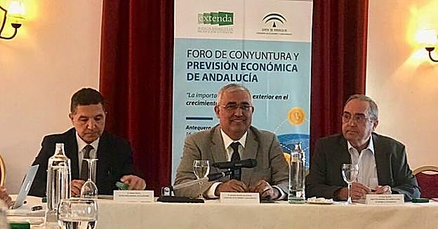 Mesa del Foro de Coyuntura Económica. 