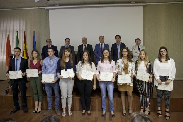 Algunos de los nuevos graduados durante el pasado curso. :: álvaro cabrera
