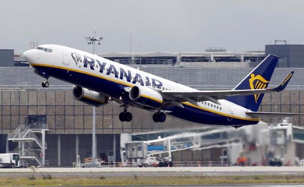Un avión de Ryanair despega del aeropuerto de Toulouse.
