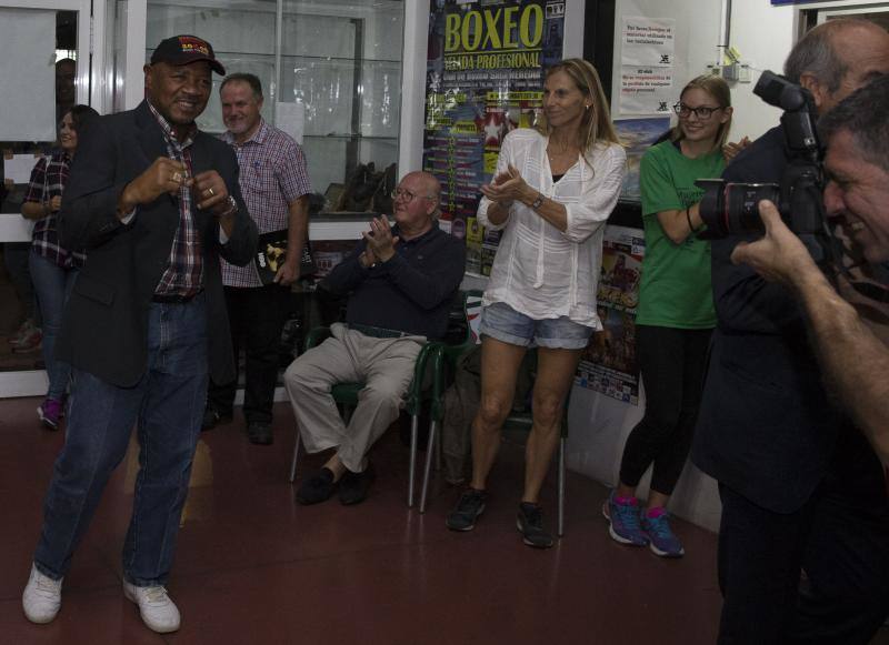 El legendario púgil estadounidense se encuentra en la capital para dar un impulso al deporte en la ciudad