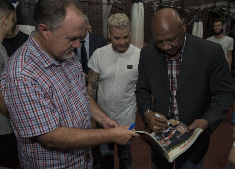 El legendario púgil estadounidense se encuentra en la capital para dar un impulso al deporte en la ciudad